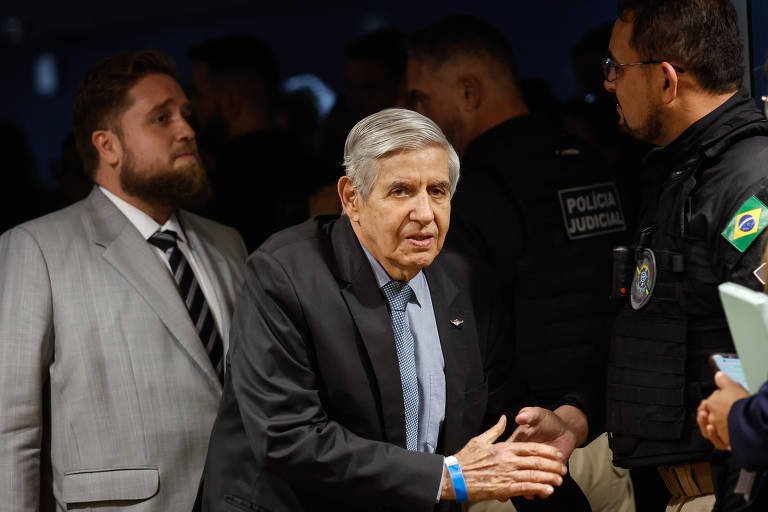 Augusto Heleno pode passar de Militar Homenageado a Ser Banido do Exército Diante de Julgamento por Envolvimento em Trama Golpista - Imagem do artigo original