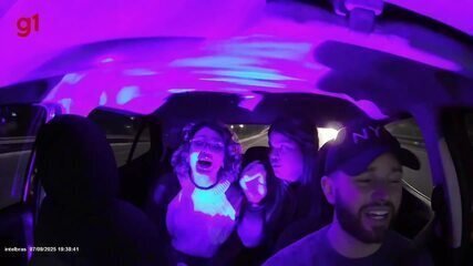 Motorista de Aplicativo Viraliza com Karaokê em Carro - Imagem do artigo original
