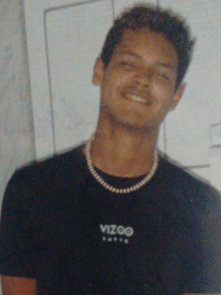 PM é demitido por morte de jovem forçado a beber lança-perfume - Imagem do artigo original