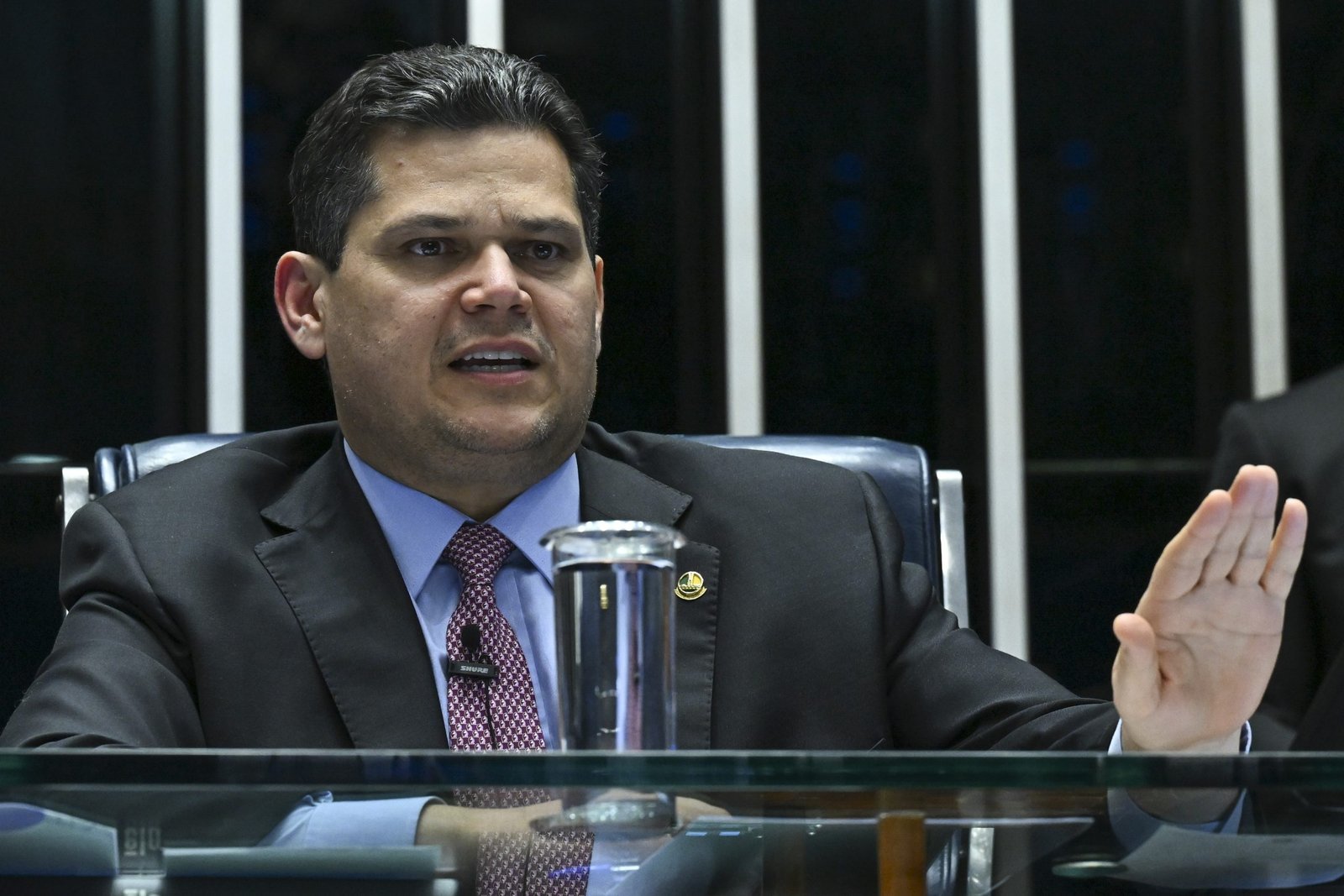 Desafio Político: Projeto de Anistia de Alcolumbre para o 8 de Janeiro Exclui Bolsonaro e Divide o Senado - Imagem do artigo