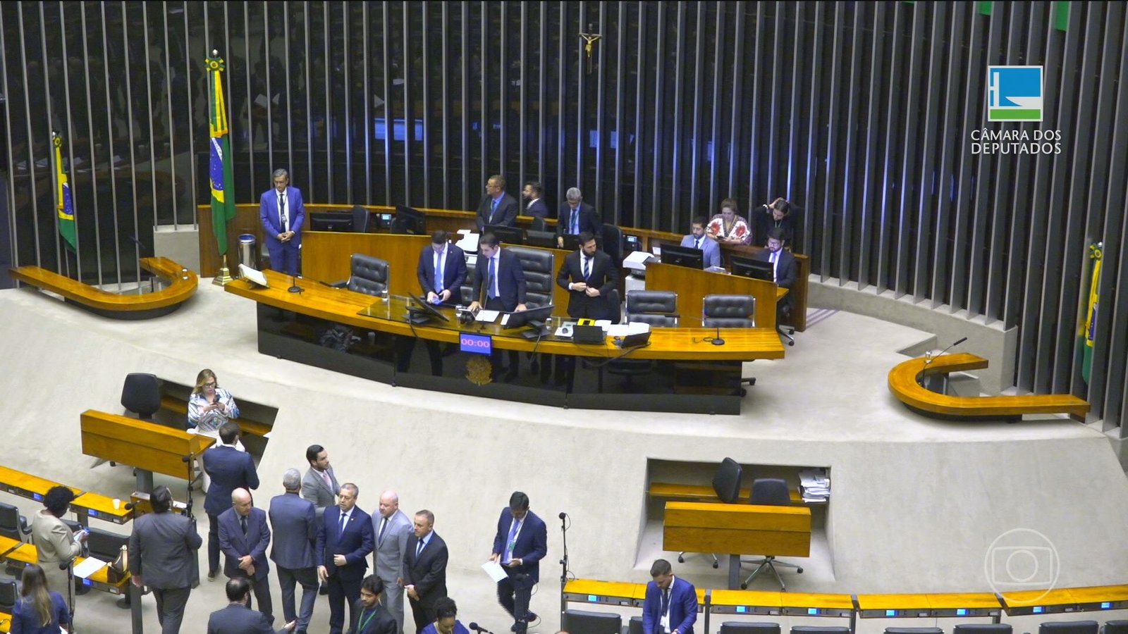 Anistia para Envolvidos no 8 de Janeiro Avança no Congresso Enquanto STF Julga Trama Golpista - Imagem do artigo