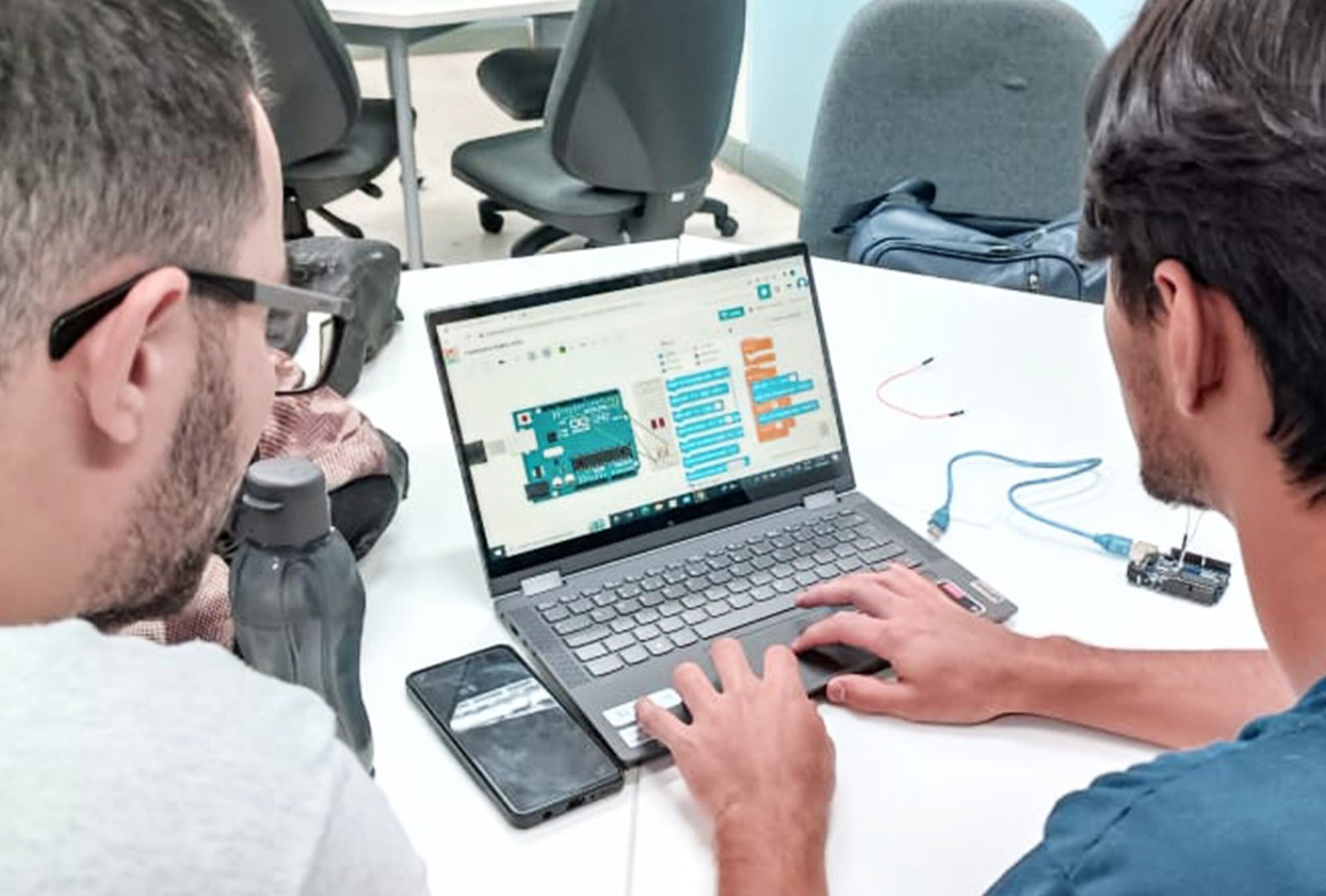 Mercado de TI em Alta: Cursos Rápidos para Novas Vagas - Imagem do artigo