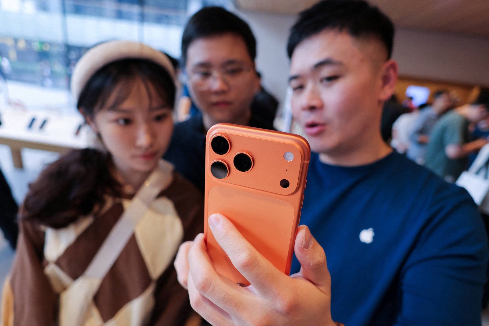 Violações Trabalhistas Afetam Montadores de iPhone na China - Imagem do artigo