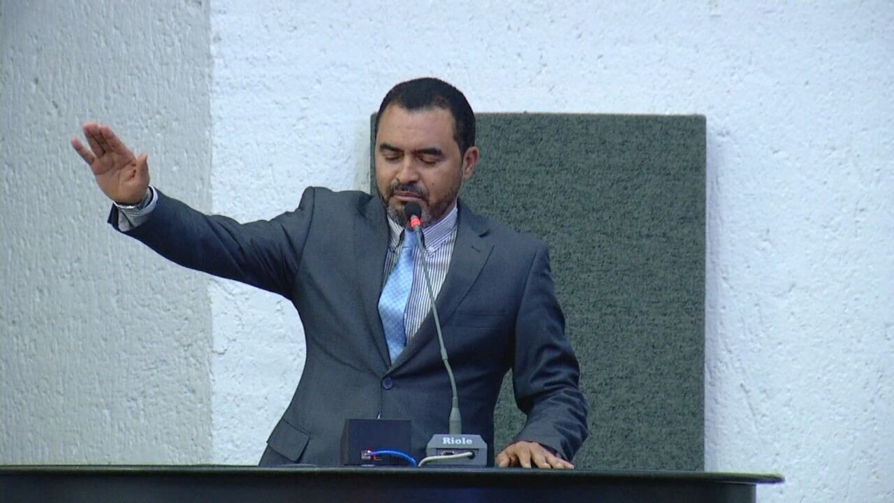 Governador Tocantins Afastado por Fraude em Cestas Básicas - Imagem do artigo original