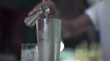 Intoxicação por Metanol DF: Rapper Hungria Recebe Alta, Mistério Persiste - Imagem do artigo original