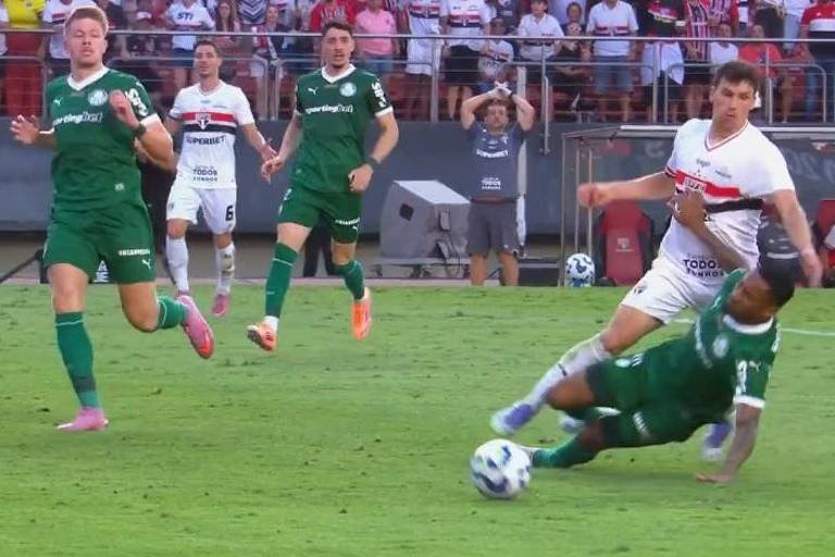 Áudios do VAR: Ex-juízes reagem a falha em São Paulo x Palmeiras - Imagem do artigo original