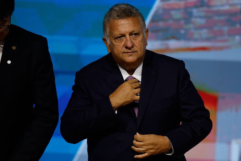 Caixa revela lista de assessores com laços políticos - Imagem do artigo original