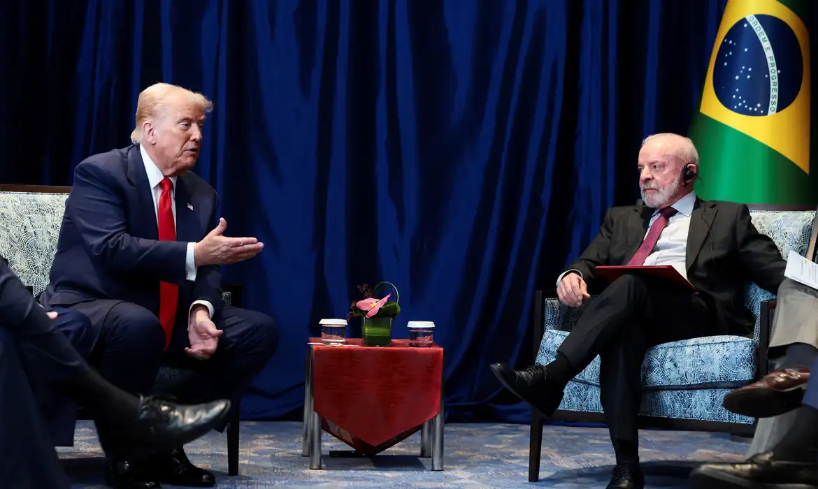 Trump parabeniza Lula e destaca negociações Brasil-EUA - Imagem do artigo original