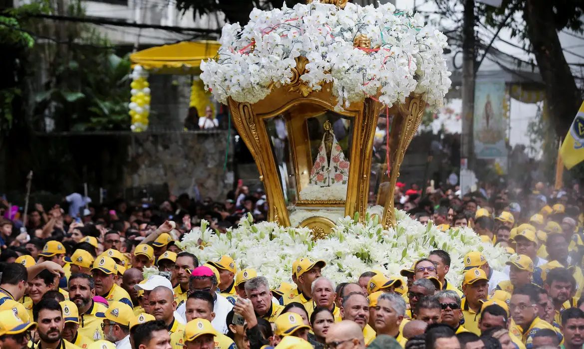 Procissão do Recírio: Milhares de Fiéis Celebram em Belém - Imagem do artigo original