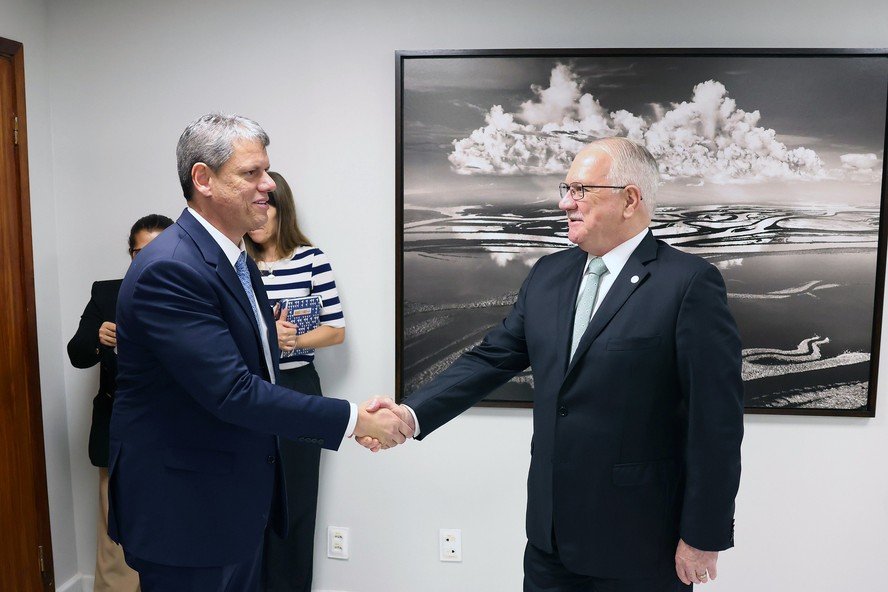 Tarcísio de Freitas discute ICMS com Fachin em Brasília - Imagem do artigo original