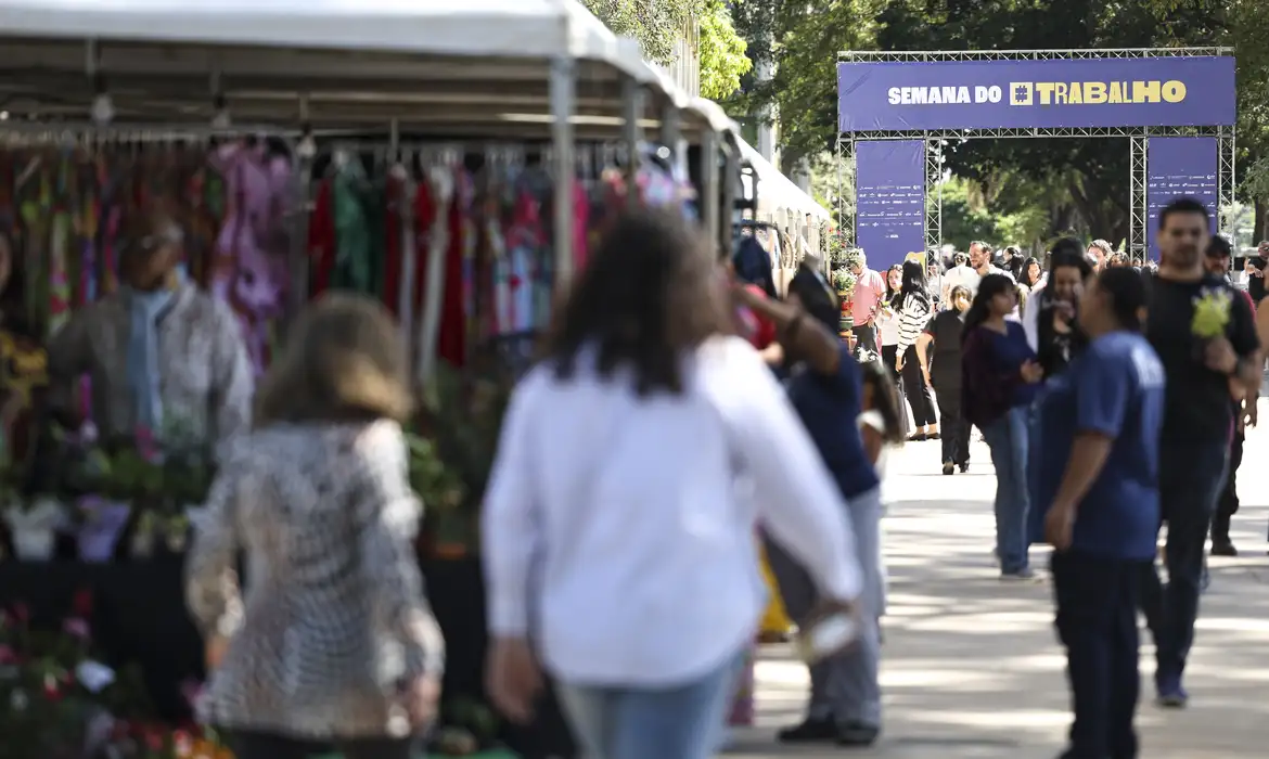 Desemprego no Brasil atinge mínima histórica em setembro - Imagem do artigo original