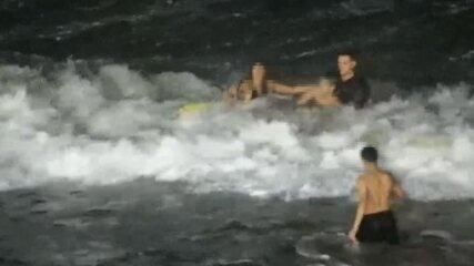 Policial salva casal de afogamento na Praia de Iracema - Imagem do artigo original