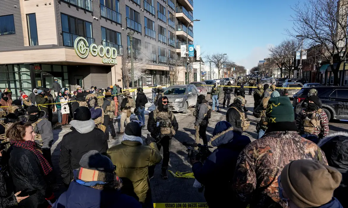 Agente do ICE mata homem em Minneapolis durante protesto - Imagem do artigo original