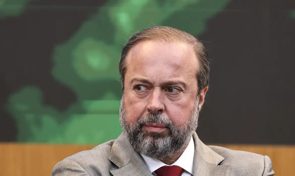 Vazamento de Água Vale: Ministro Cobra Solução Imediata - Imagem do artigo original