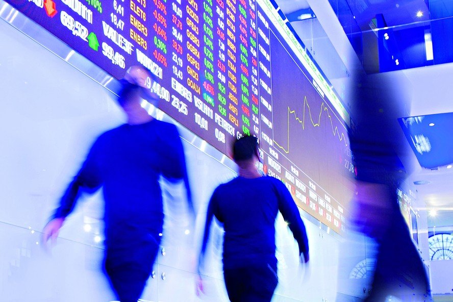 Ibovespa inicia estável com foco em Warsh no Fed; Vale cede - Imagem do artigo original