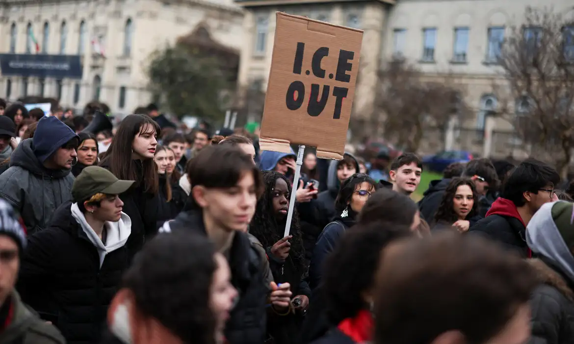 Protestos Contra Agentes ICE Agitam Milão Antes de Olimpíada - Imagem do artigo original