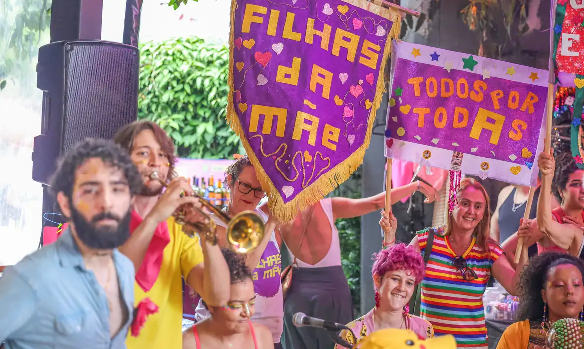 Carnaval no DF: Autocuidado na Folia para Cuidadores de Idosos - Imagem do artigo original