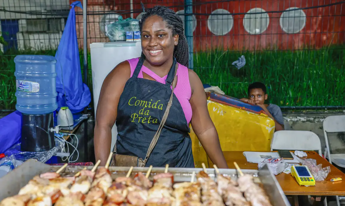 Mães Ambulantes do Rio Cobram Apoio Infantil no Carnaval - Imagem do artigo original