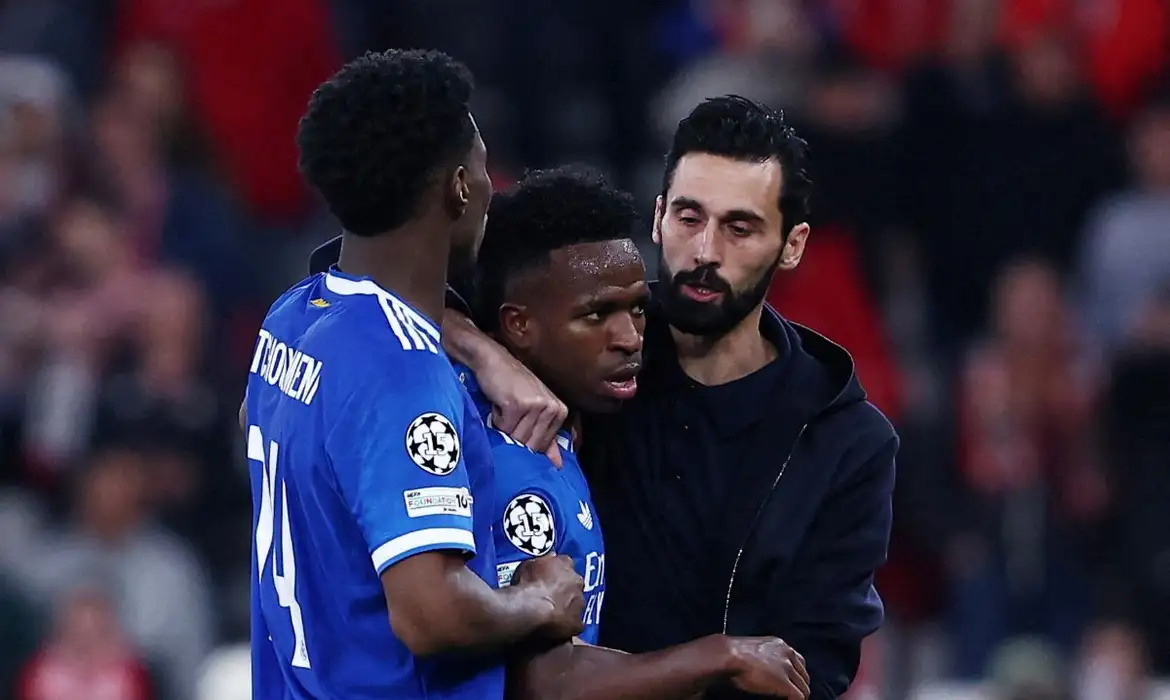 Vini Jr Denuncia Racismo Após Golaço em Liga dos Campeões - Imagem do artigo original
