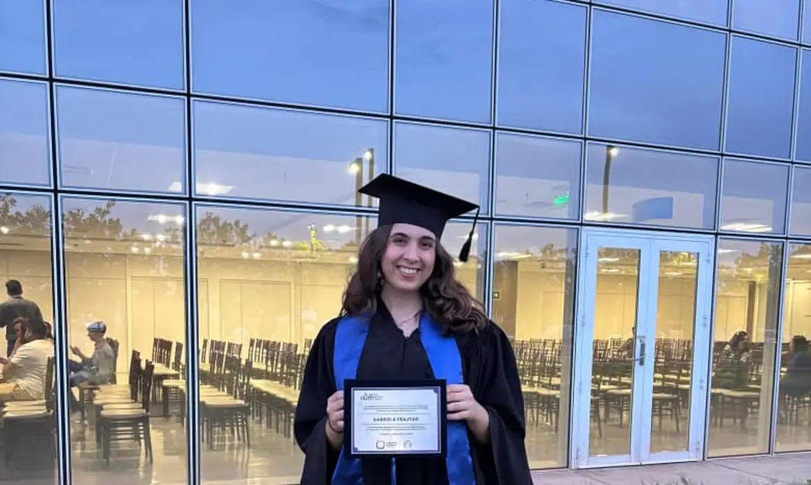 Brasileira Jovem é Premiada em Concurso de Biologia Quântica - Imagem do artigo original