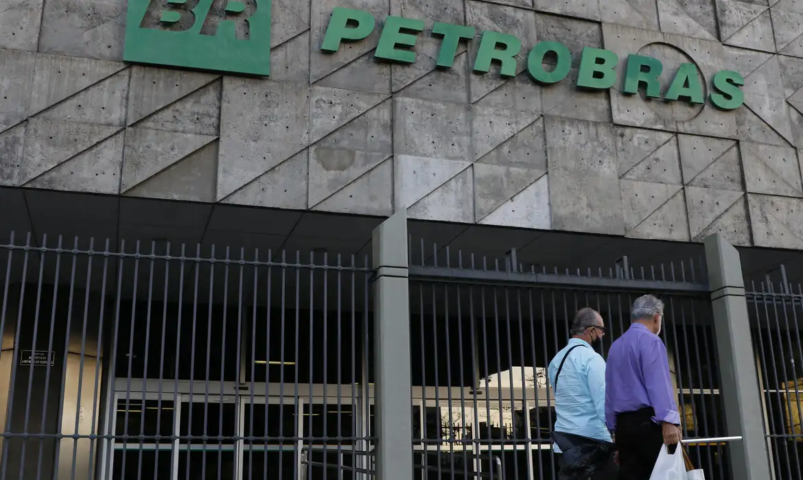 Petrobras: Lucro Líquido de R$ 110,6 Bilhões em 2025 - Imagem do artigo original