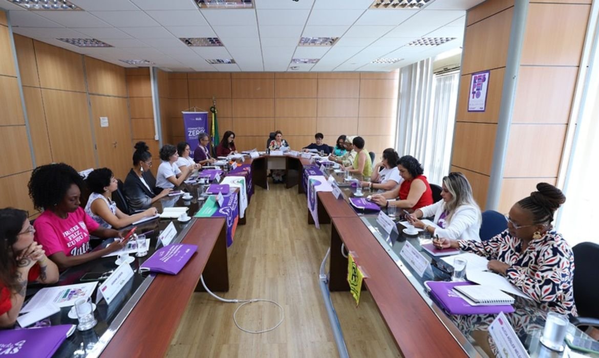 Feministas Atacam Escala 6×1 e Padrões Globais de Violência - Imagem do artigo original