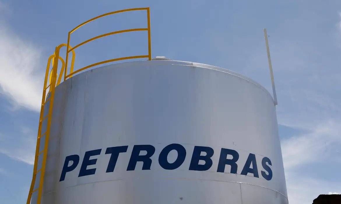 Petrobras amplia importação de diesel, sugerem distribuidoras - Imagem do artigo original