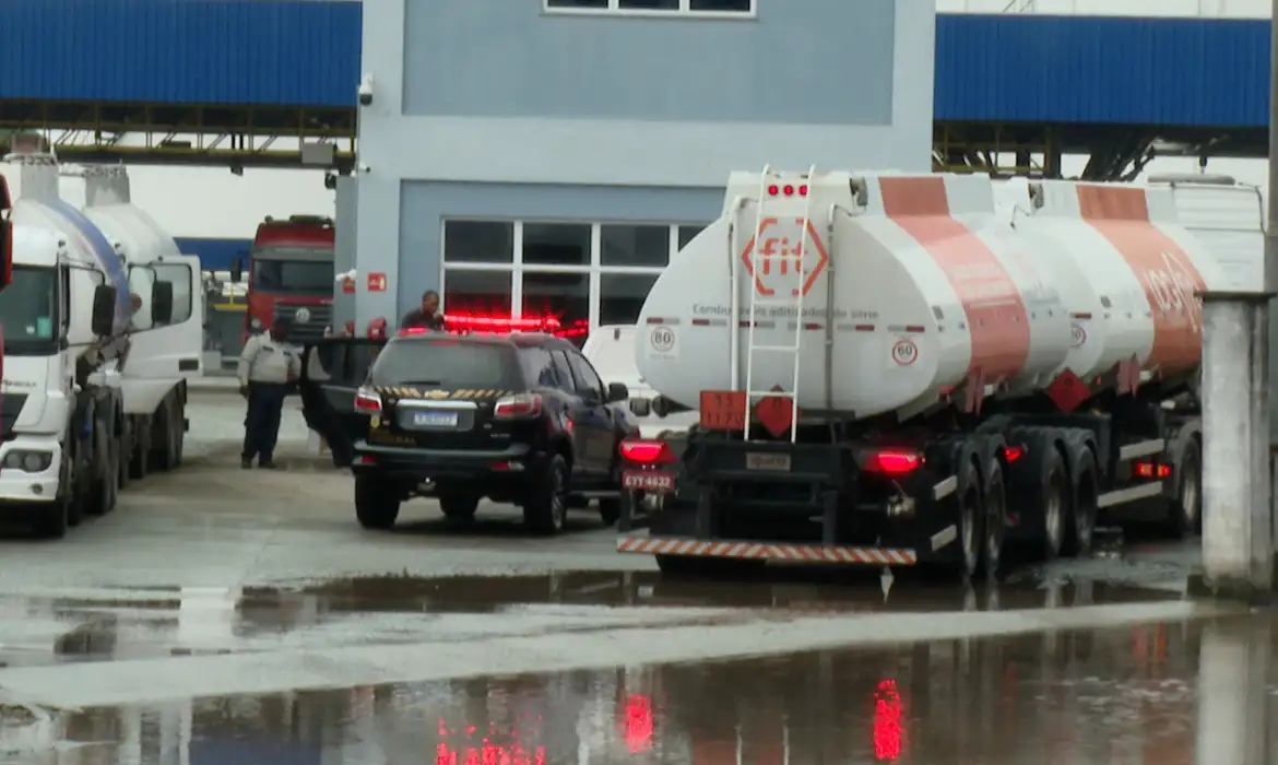 Fiscalização em Postos: Governo Combate Abusos e Cartéis - Imagem do artigo original