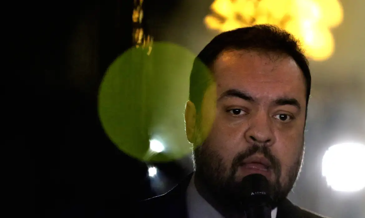 TSE Condena Cláudio Castro: Ex-governador Fica Inelegível até 2030 - Imagem do artigo original