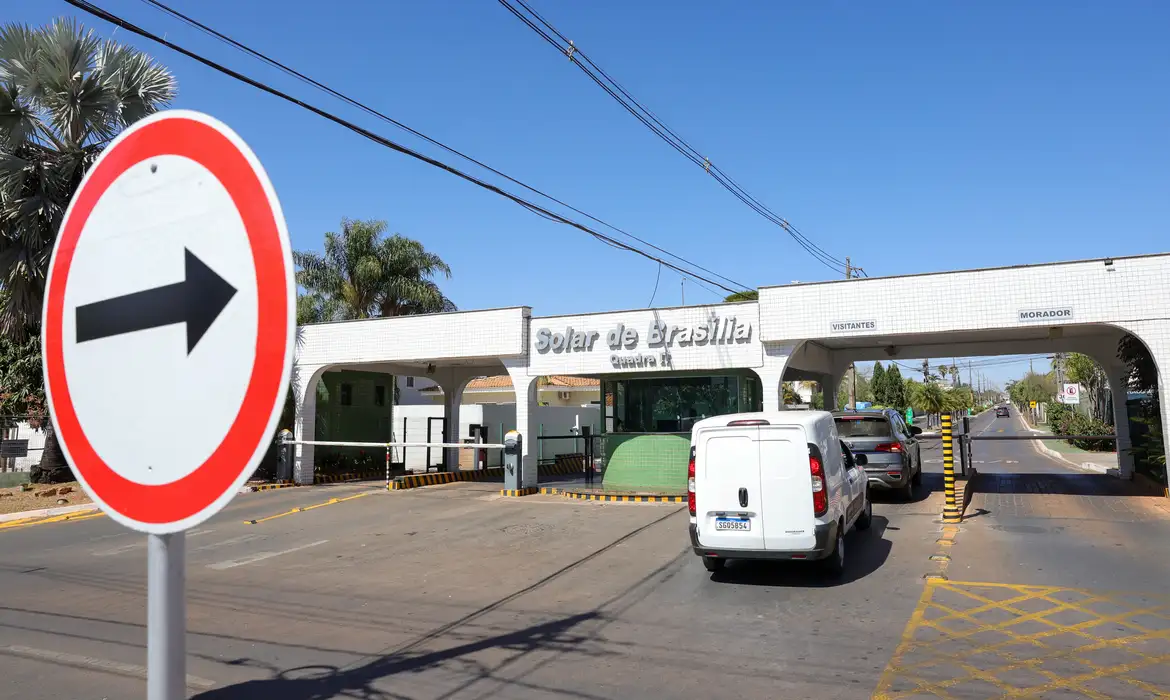 Moraes proíbe drones perto da casa de Bolsonaro em prisão - Imagem do artigo original