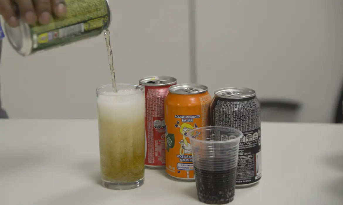 Fatores Sociais Elevam Consumo de Ultraprocessados por Crianças - Imagem do artigo original