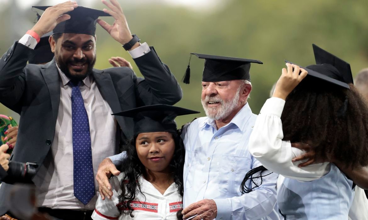 Governo anuncia ampliação de cursinhos populares e ações na educação - Imagem do artigo original