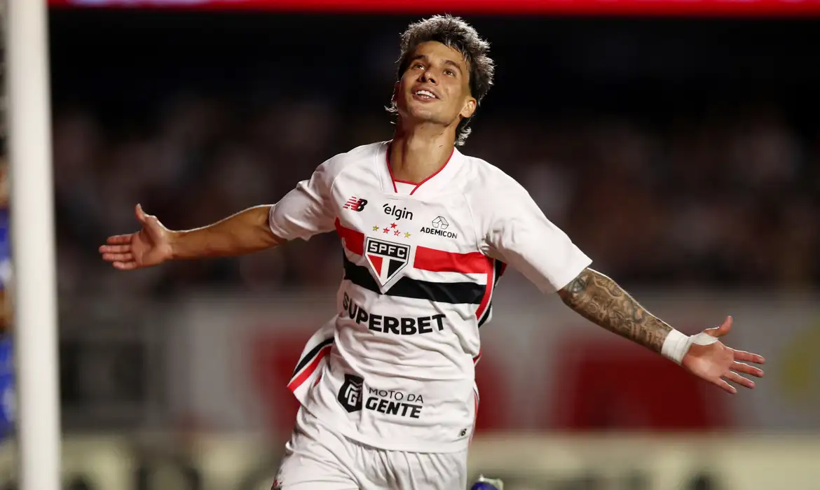Ferreira brilha e São Paulo vence Cruzeiro por 4 a 1 - Imagem do artigo original