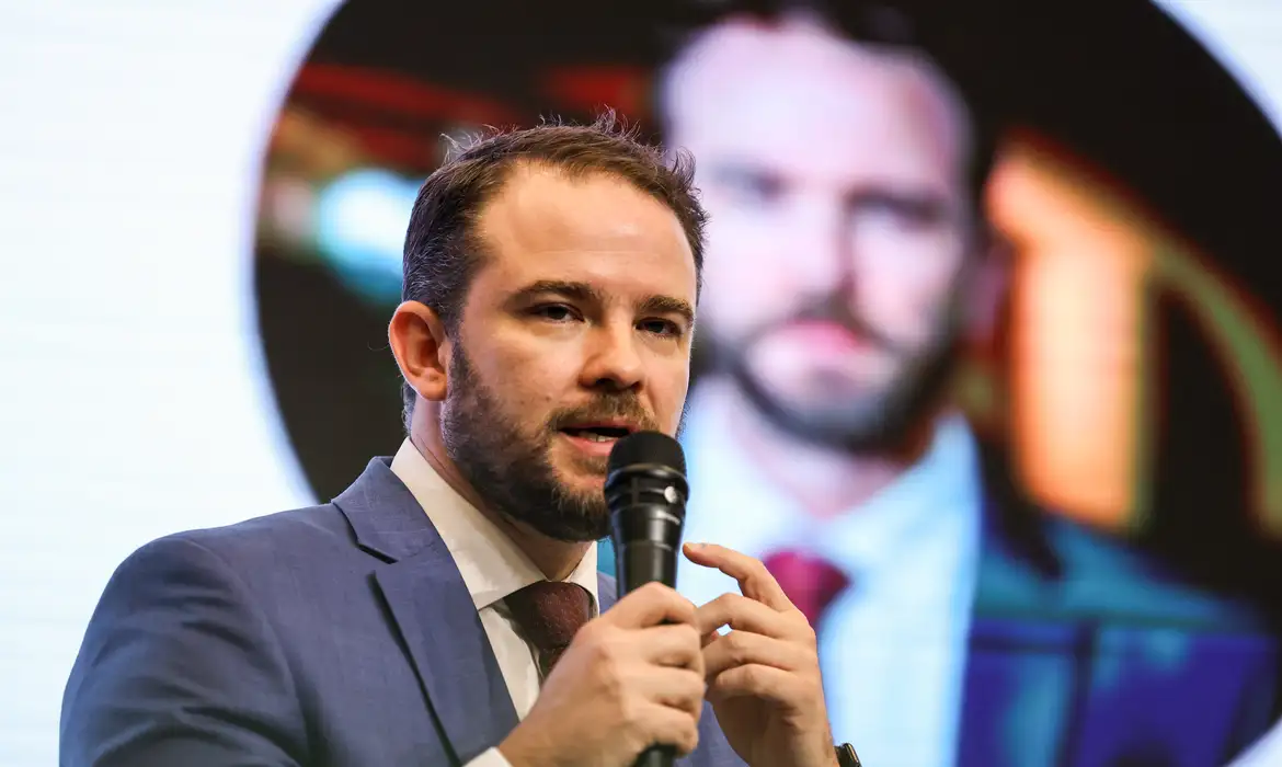 Durigan na Fazenda: Pressão Fiscal e Desafios Herdados - Imagem do artigo original