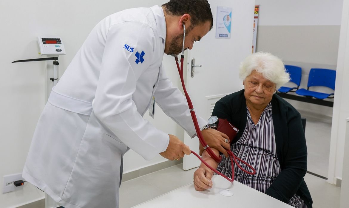 Vírus Sincicial Respiratório Ameaça Idosos: Alerta de Especialistas - Imagem do artigo original