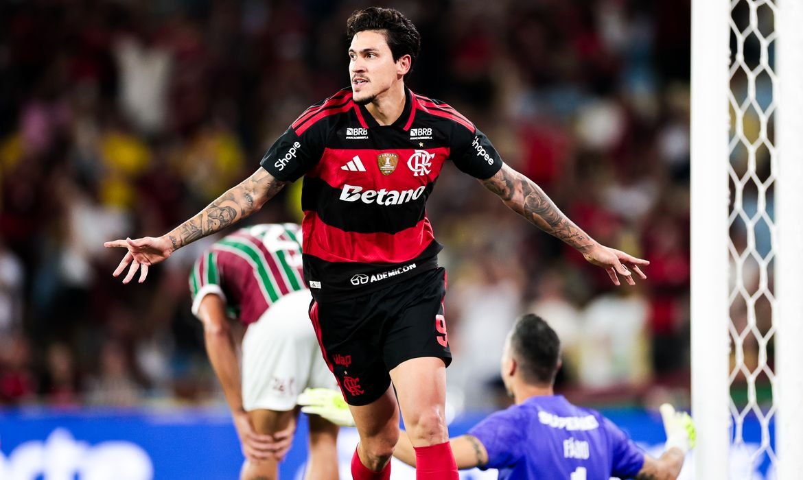 Flamengo Vence Fluminense com Dois Gols de Pedro no Brasileirão - Imagem do artigo original