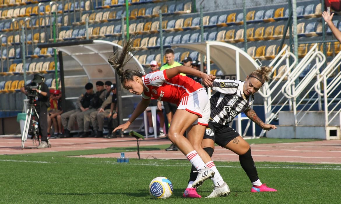Inter Visita Santos em Duelo Crucial do Brasileirão Feminino - Imagem do artigo original