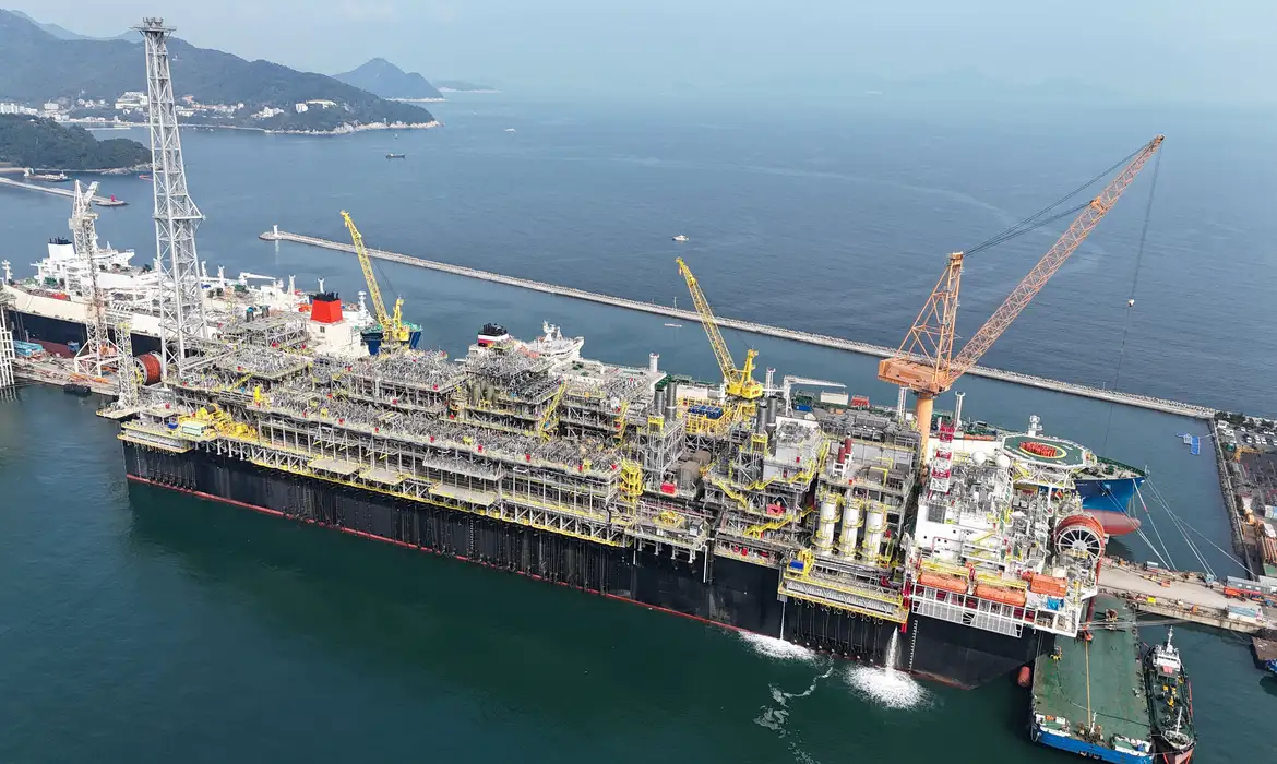 Petrobras: P-79 Começa Operação em Búzios, Otimiza Produção - Imagem do artigo original