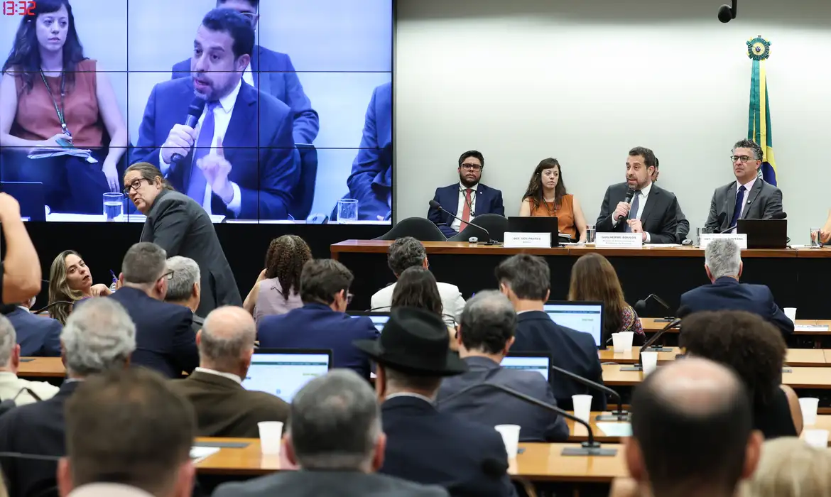 Boulos Contesta Compensação a Empresas por Fim da Escala 6×1 - Imagem do artigo original