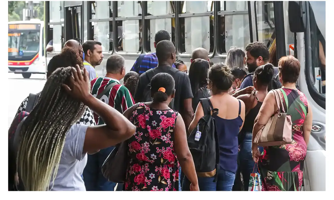 Desemprego Mais Longo Recua 21,7% e Atinge Mínimo Histórico - Imagem do artigo original