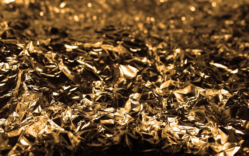Queda do Ouro: Juros Globais e Dólar Forte Pressionam Metal Precioso - Imagem do artigo original