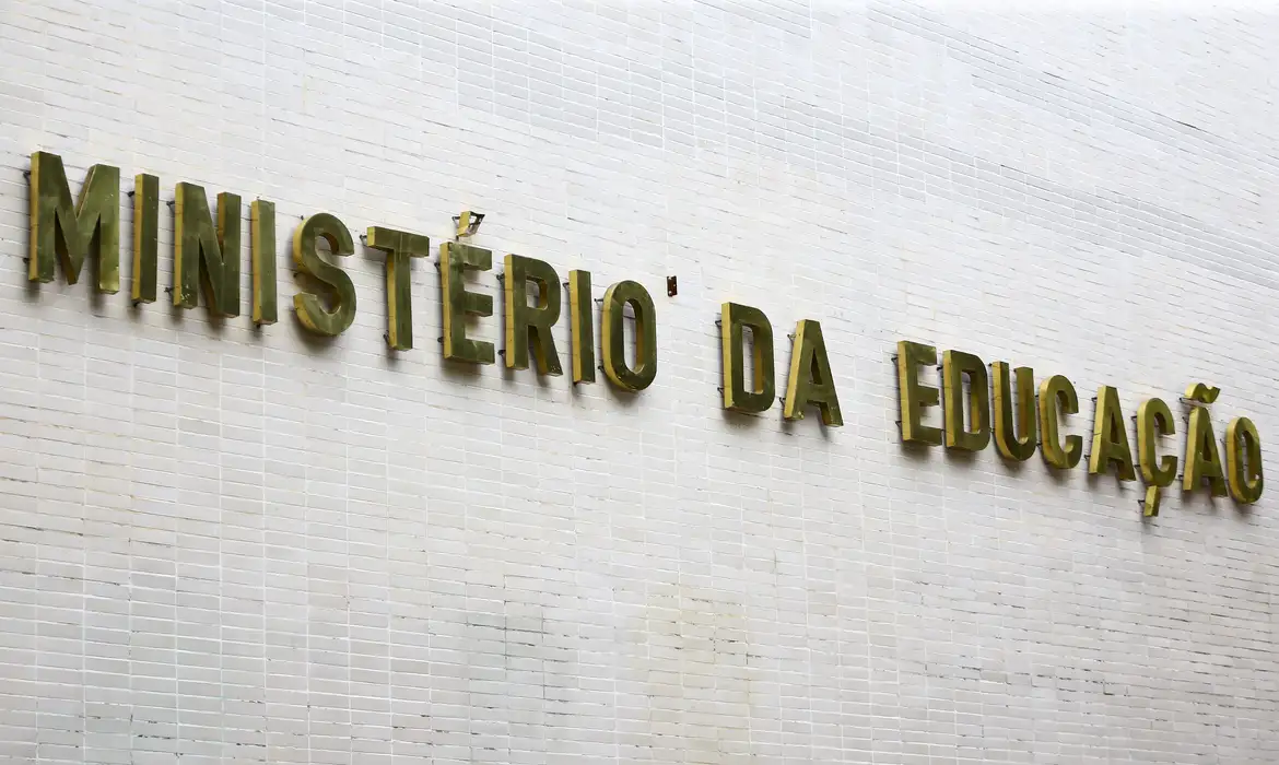 Desempenho Formação Professores EAD 53,1% Abaixo da Média - Imagem do artigo original