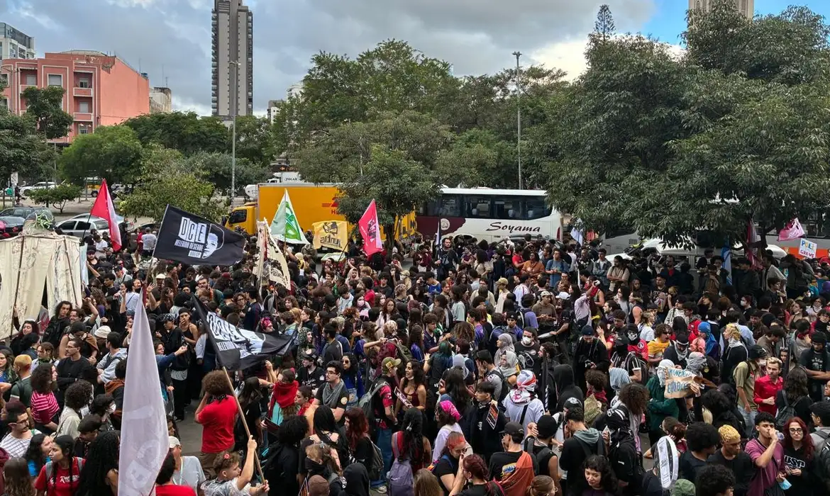 Estudantes em SP criticam políticas educacionais em ato - Imagem do artigo original