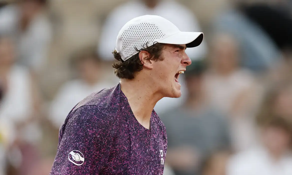João Fonseca vira sobre croata e encara Djoko em Roland Garros - Imagem do artigo original