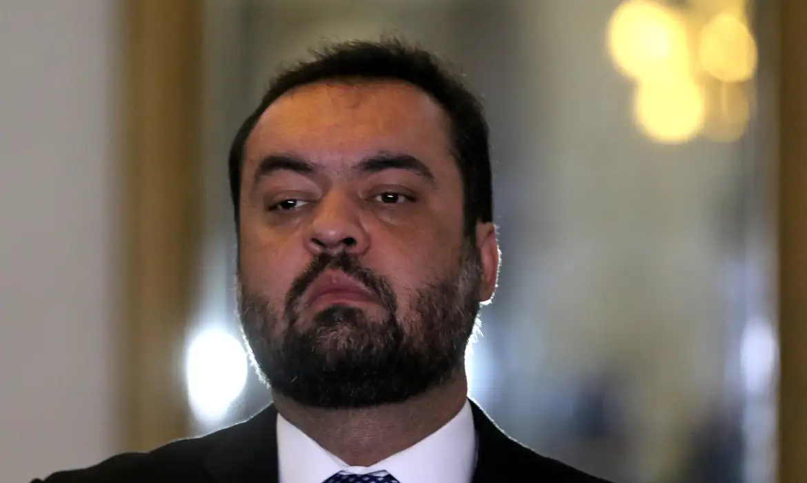 Castro Desiste de Candidatura ao Senado Após Ações da PF - Imagem do artigo original