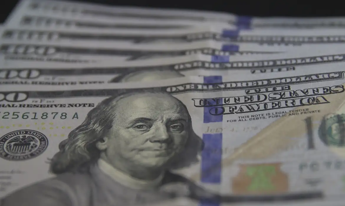 Dólar Cai para R$ 5,03 com Alívio Geopolítico - Imagem do artigo original