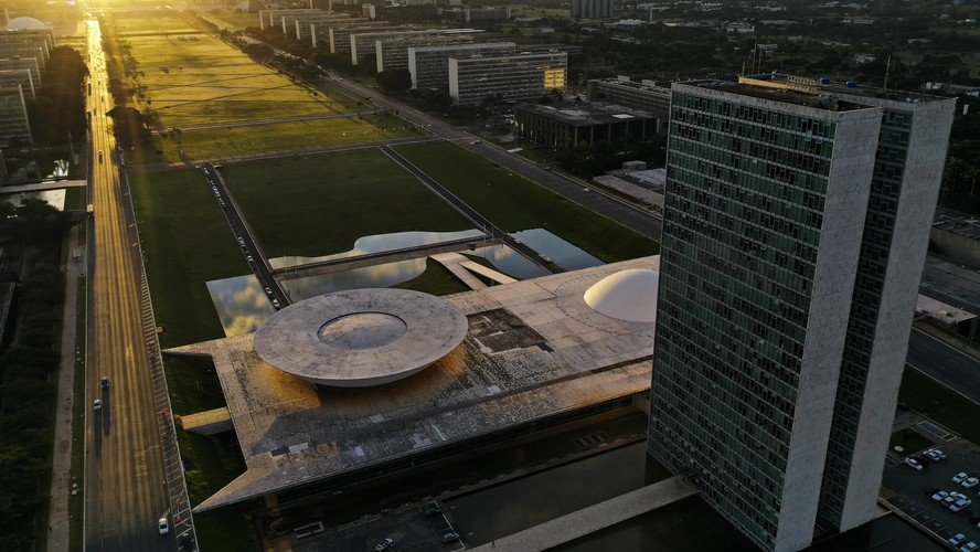 Bloqueio de Orçamento de R$ 23,7 Bilhões Atinge Ministérios - Imagem do artigo original