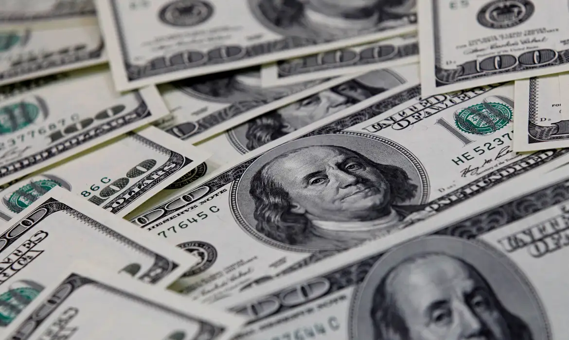 Bolsa cai e dólar sobe: Cenário Global agita mercado - Imagem do artigo original
