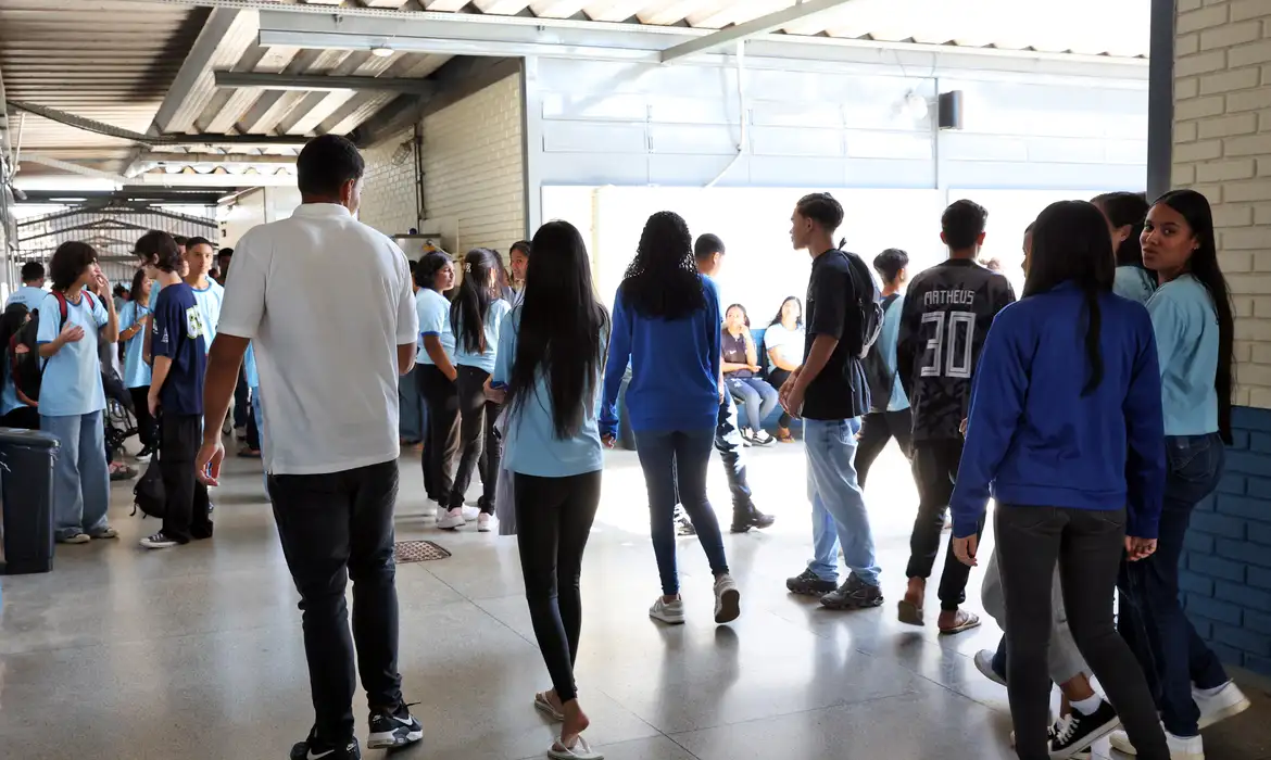 Enem 2026: Estudantes do Pé-de-Meia Conquistam Isenção - Imagem do artigo original
