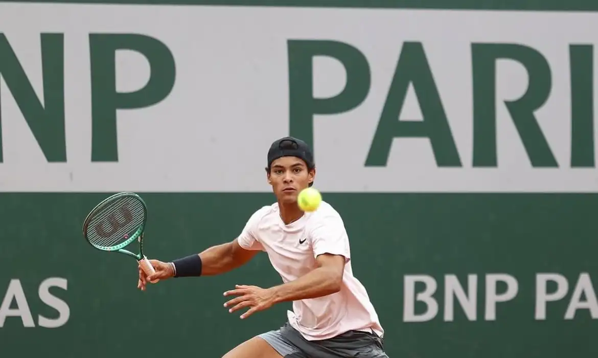 Guto Miguel avança à final juvenil de Roland Garros - Imagem do artigo original
